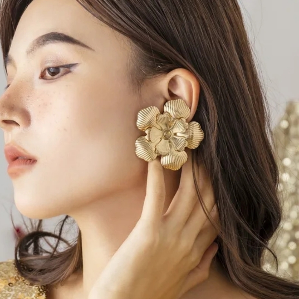 Golden flower earrings